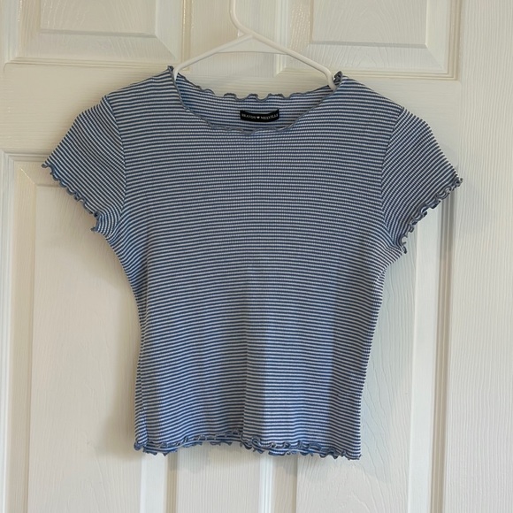 Brandy Melville cropped lettuce tee - Picture 1 of 2